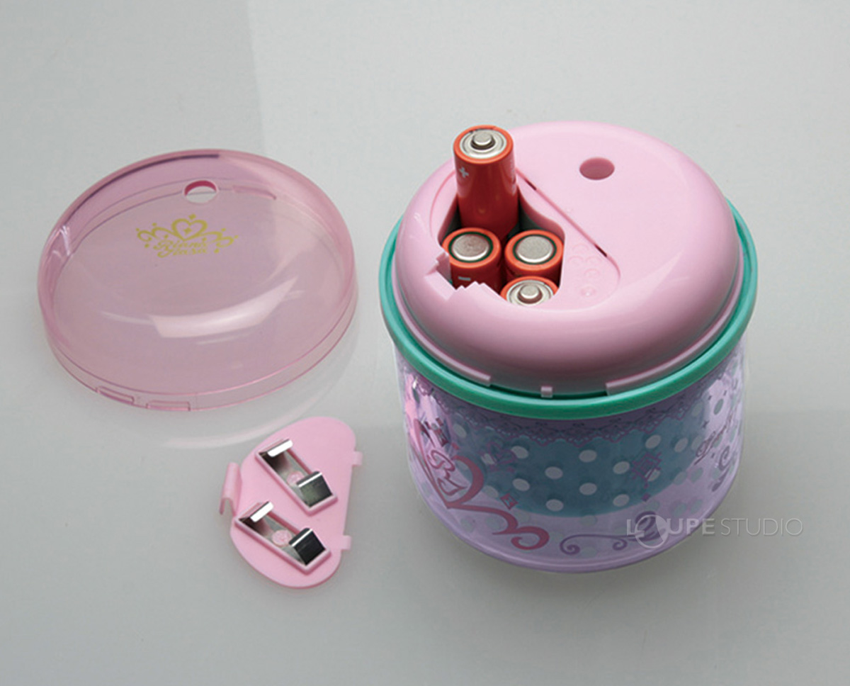 アルカリ乾電池4本使用 