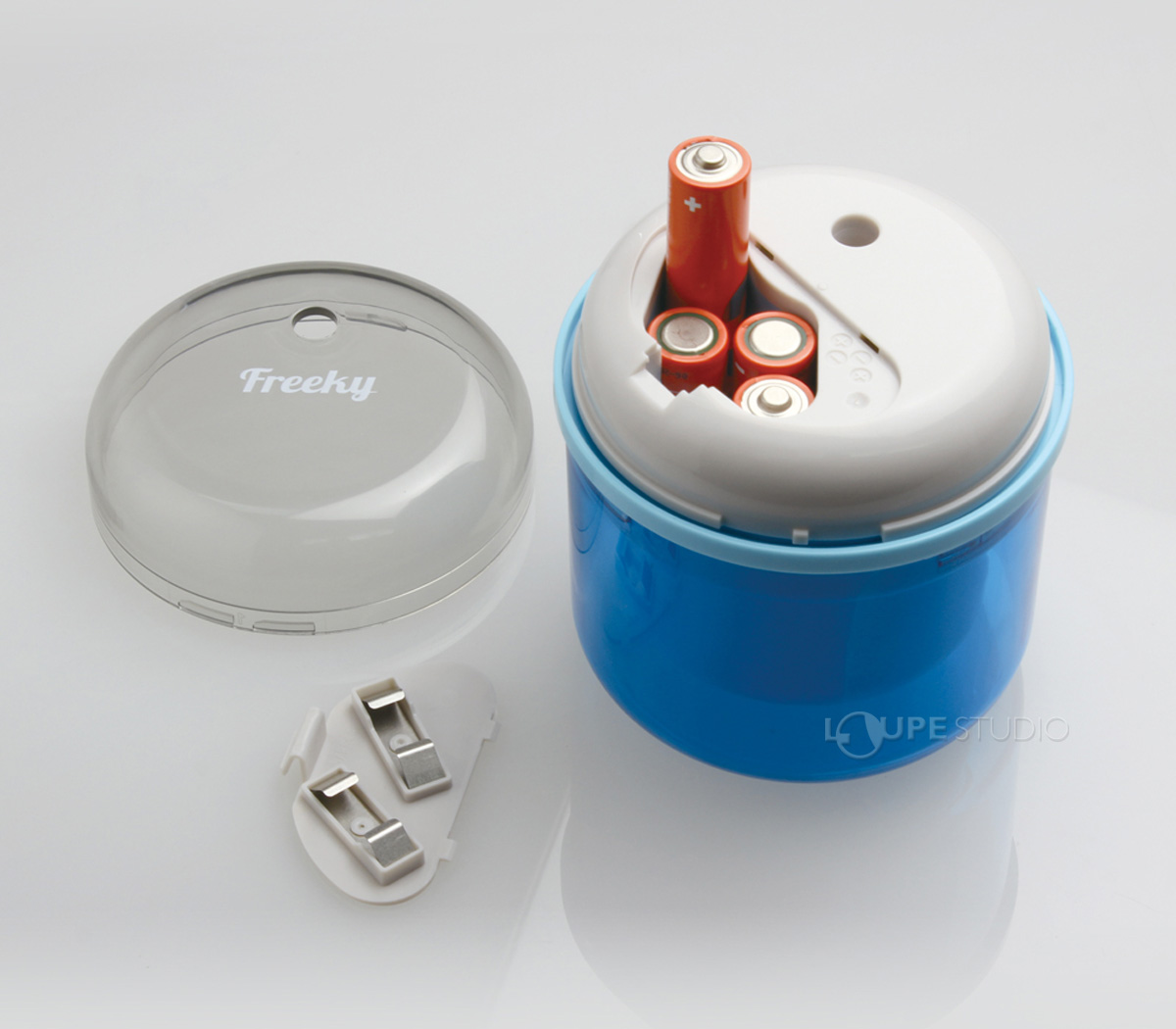 アルカリ乾電池4本使用 