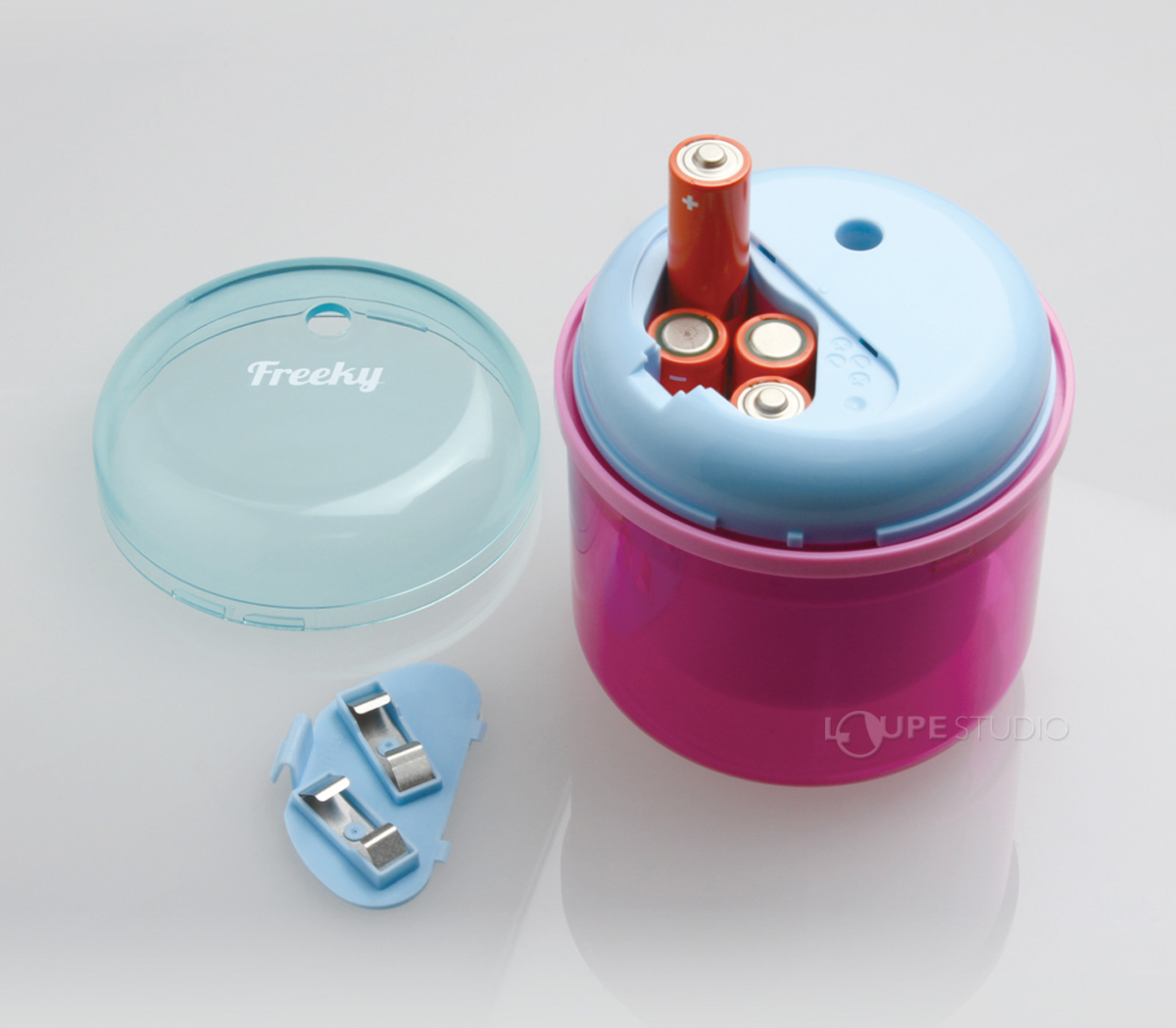 アルカリ乾電池4本使用 