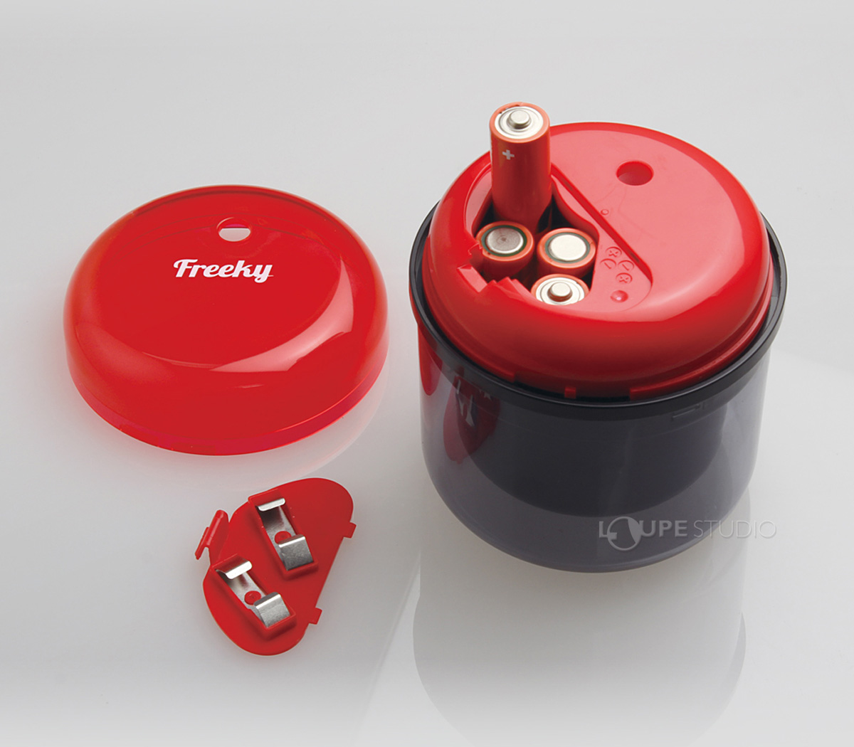 アルカリ乾電池4本使用 