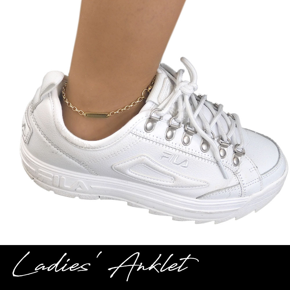 アンクレット装着-女