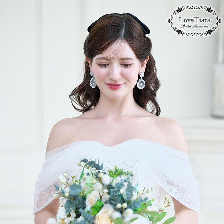 結婚式 お呼ばれにも 花形ビーズワッペンとハートチャームの