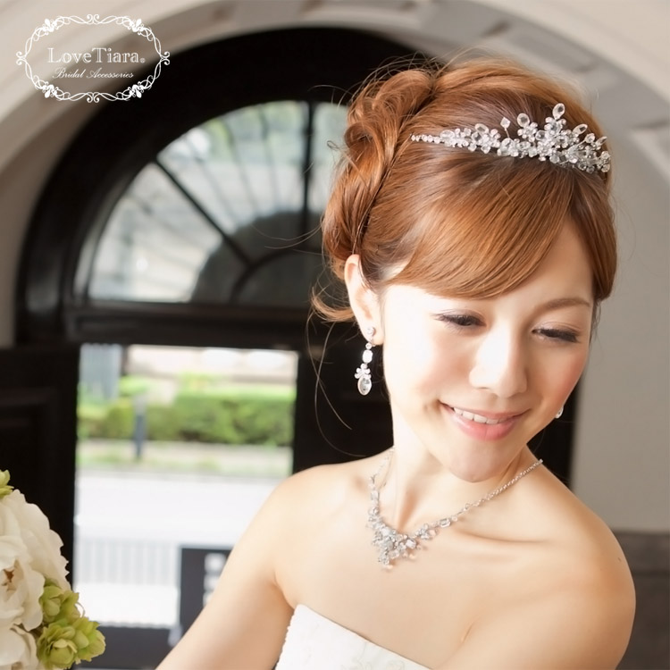 ティアラ　イヤリング　ウエディング　ブライダル　結婚式