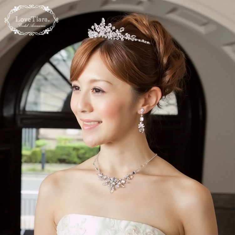 ティアラ　イヤリング　ウエディング　ブライダル　結婚式
