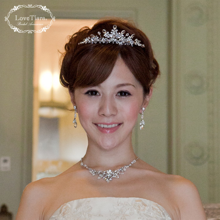ティアラ　イヤリング　ウエディング　ブライダル　結婚式