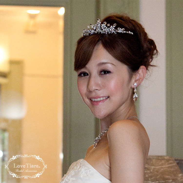 ティアラ　イヤリング　ウエディング　ブライダル　結婚式
