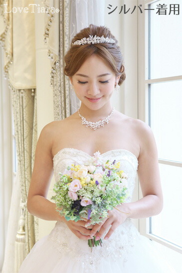 着用イメージ　ティアラ　ウエディング　結婚式