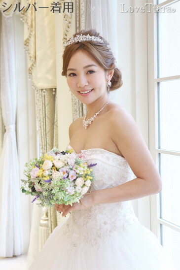 着用イメージ　ティアラ　ウエディング　結婚式
