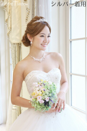 着用イメージ　ティアラ　ウエディング　結婚式
