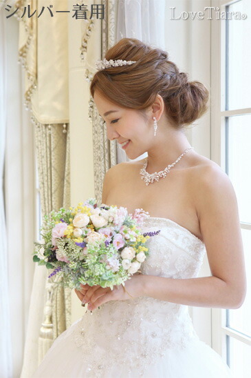 着用イメージ　ティアラ　ウエディング　結婚式