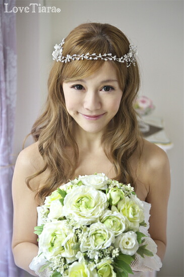 着用イメージ　ティアラ　ウエディング　結婚式