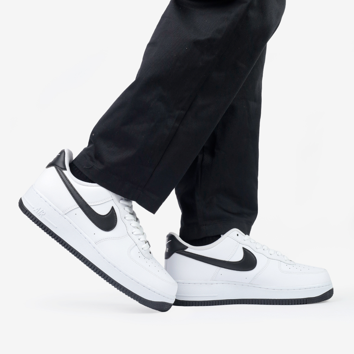 Amazon.com | Nike Air Force 1 '07 LV8 Men's Shoes (FD2592