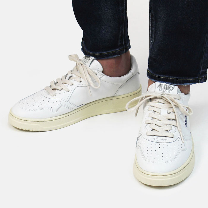 【関税&送料込】Autry Medalist Low Sneaker Autry Medalist low sneakers for Men - White in UAE | Level Shoes