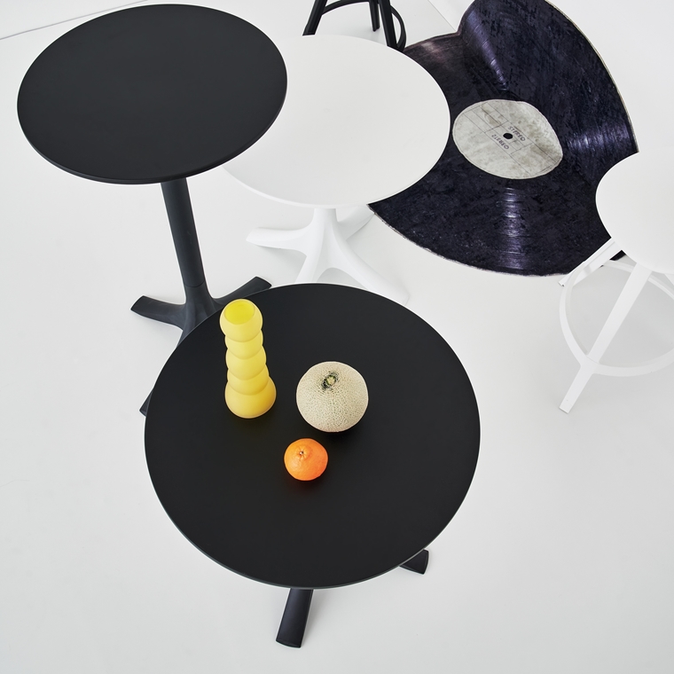 テーブル カフェテーブル/樹脂製/幅70 高さ73 |  | 06