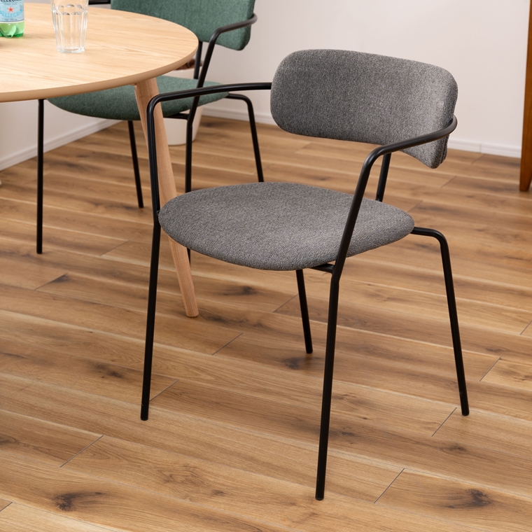 【美品】m.a.d. Furniture TRACE ダイニングチェア　2脚 2脚セット］テーブルに掛けられる ダイニングチェア お掃除ロボット