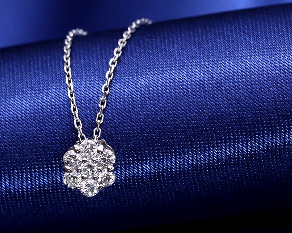 ダイヤモンド　K18 ネックレス K18 ダイヤモンド0.7カラットネックレス