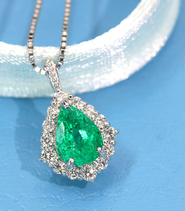 エメラルド ネックレス 0.46ct PT900/PT850 ダイヤ取り巻き 上質の 