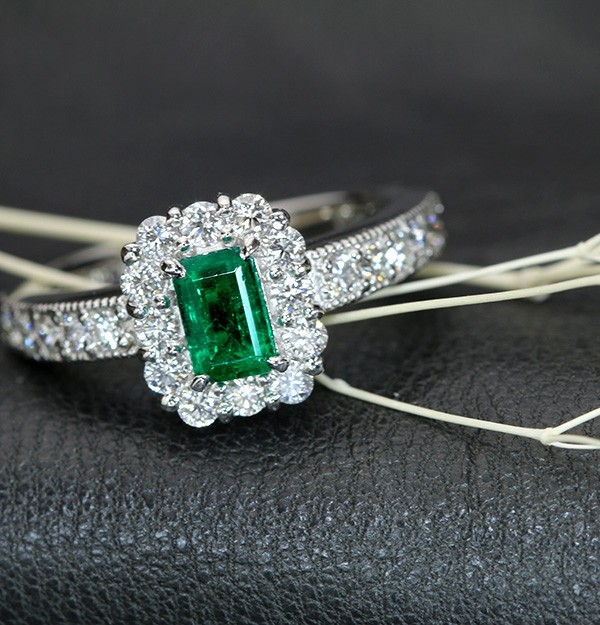 Pt900 コロンビア エメラルド 0.63ctダイヤ 0.35ct リング