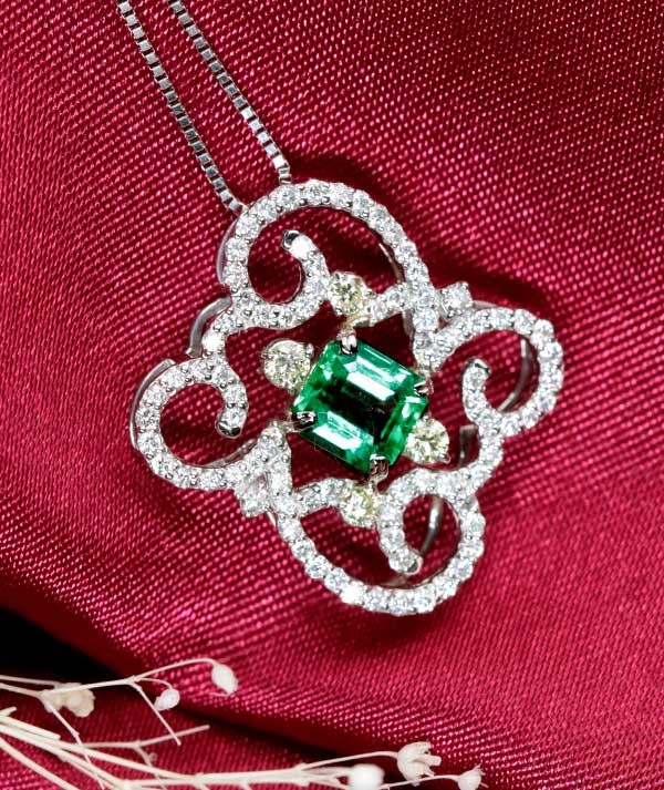 【鑑別】 日本製 Pt900 Pt850 エメラルド 取り巻きダイヤ ネックレス 楽天市場】エメラルド 6.8ct ネックレス PT850/900 ダイヤモンド