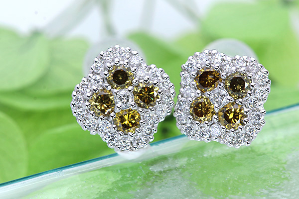 計１．６ｃｔ　PT天然ダイヤモンドピアス ブラウン系 imgrc0093730997.jpg