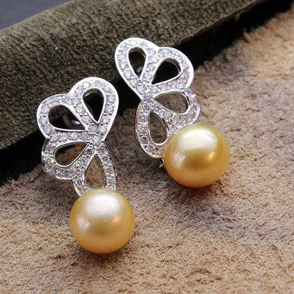 ゴールデンパール 白蝶真珠/パール ピアス 9.5-10ミリ位 18金ホワイト