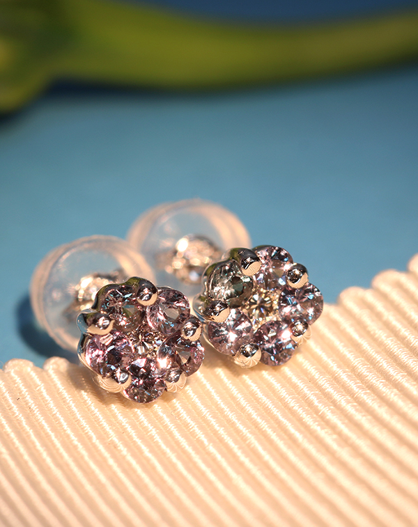 カラーチェンジ ガーネット ピアス 0.56ct プラチナ900 PT900 見事な