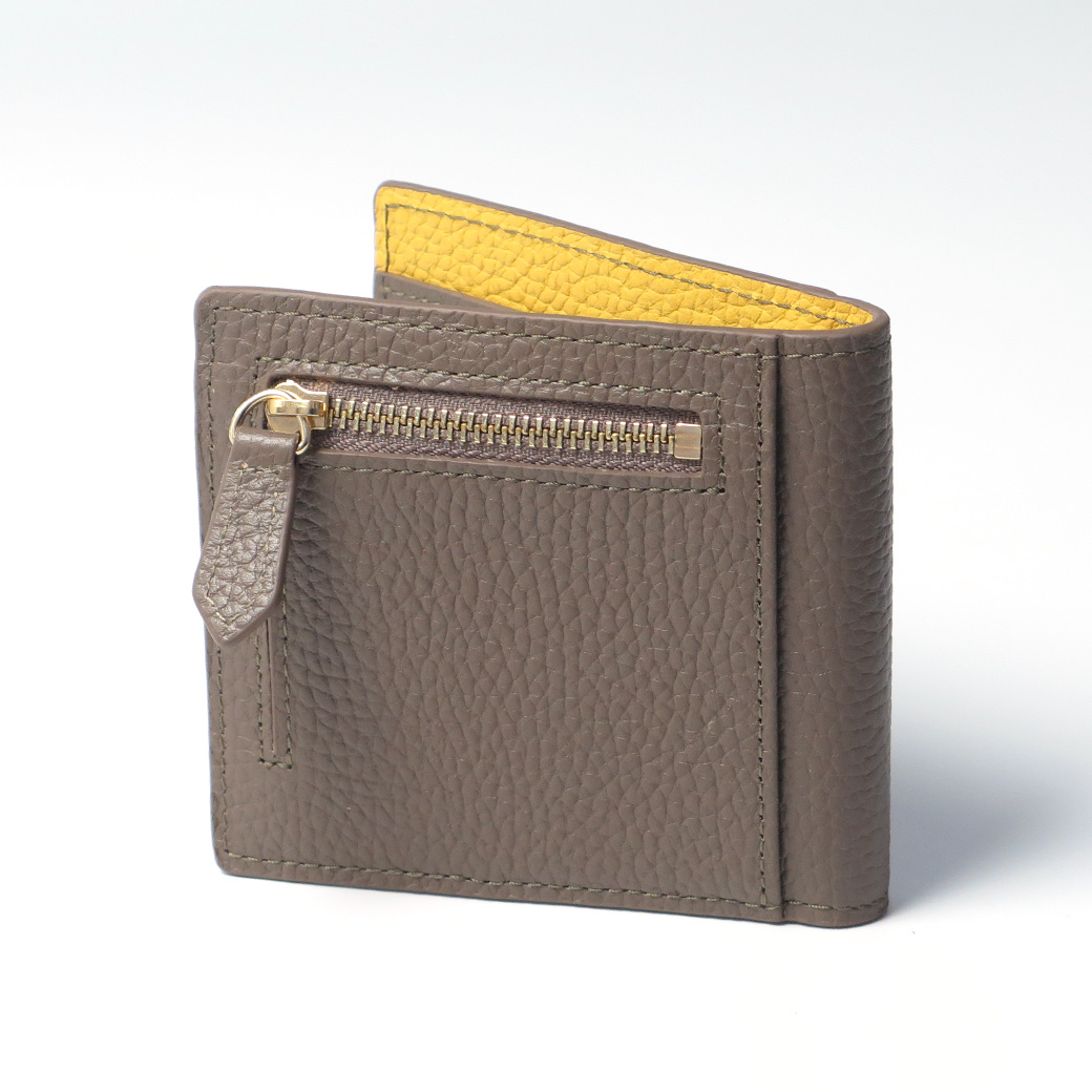 極美品 バーバリー 二つ折り財布 小銭入れ カード  コンパクト 財布 極美品 バーバリー 二つ折り財布 小銭入れ カード コンパクト 財布