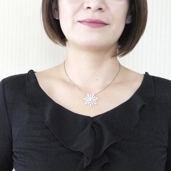 可愛いリボンのペンダント