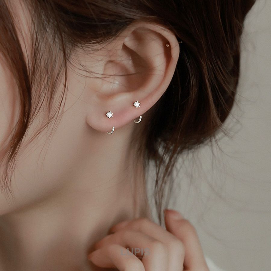 P093【オススメ❤️】キラキラ CZダイヤ 一粒フープピアス 上品