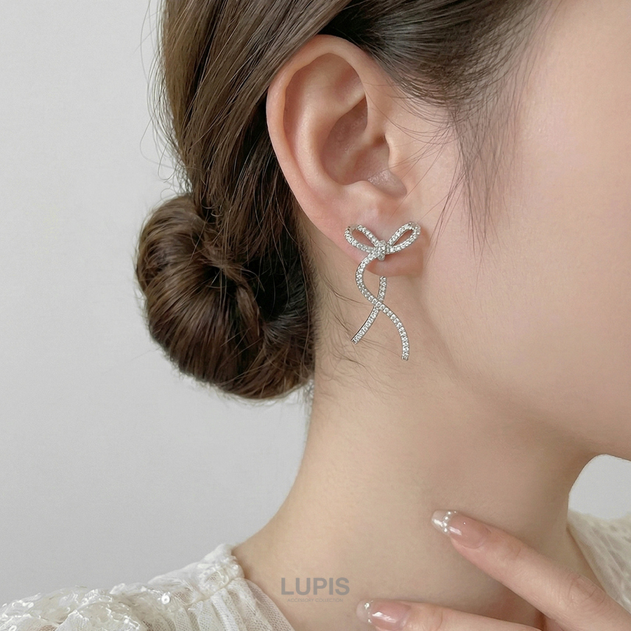 LUPIS（ルピス） ピアス リボン キラキラ パヴェ バックキャッチ 上品
