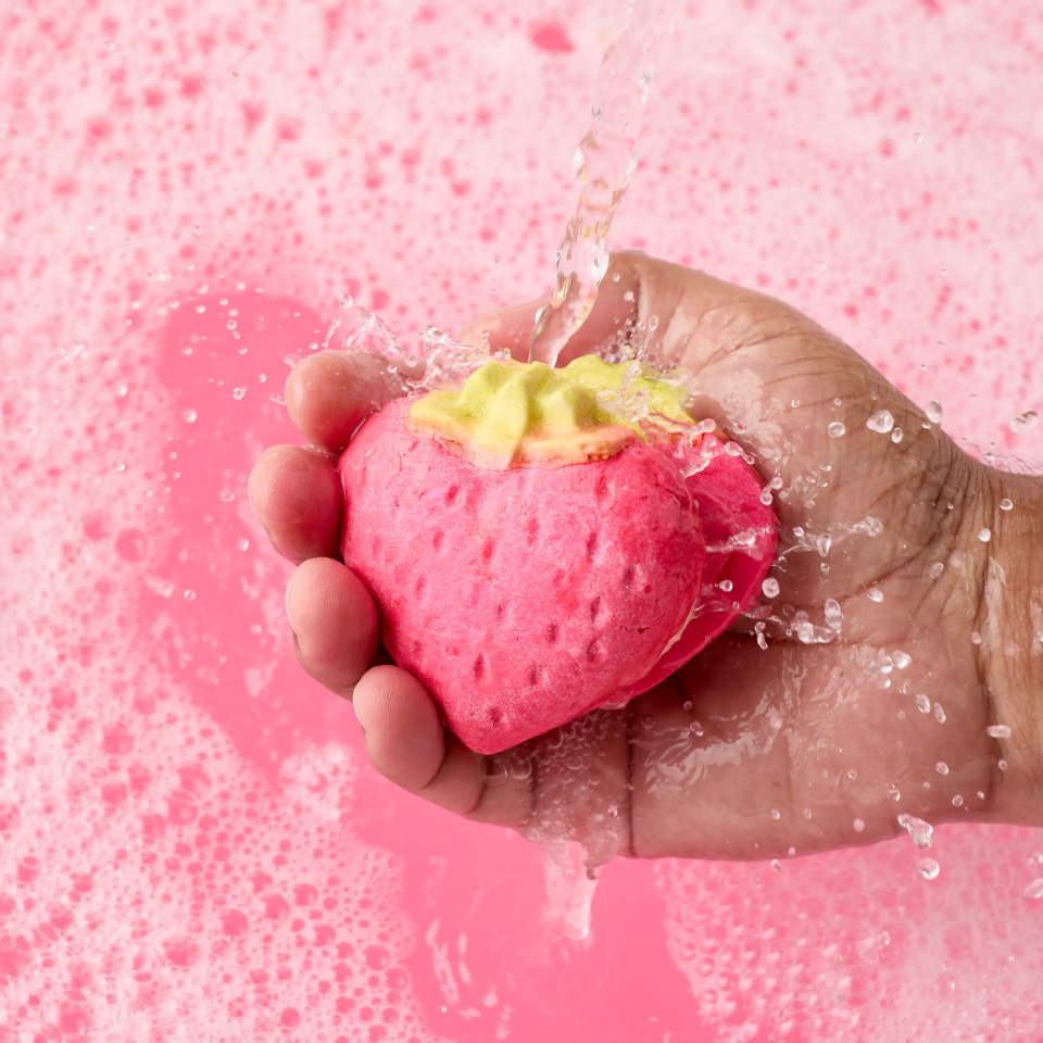 LUSH ラッシュ カインド オブ ラブ ギフト バレンタイン 限定 2026 バスボム 入浴剤 かわいい 人気 ヴィーガン コスメ ラッシュ 公式 | LUSH | 04