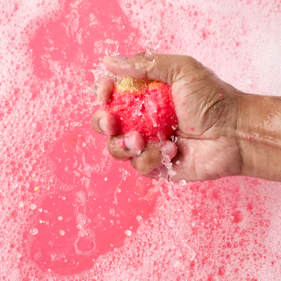 LUSH（ラッシュ） ベリークランブル バブルバー 入浴剤 2026 限定 泡