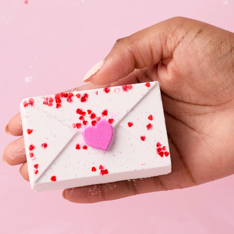LUSH ラッシュ カインド オブ ラブ ギフト バレンタイン 限定 2026 バスボム 入浴剤 かわいい 人気 ヴィーガン コスメ ラッシュ 公式 | LUSH | 02
