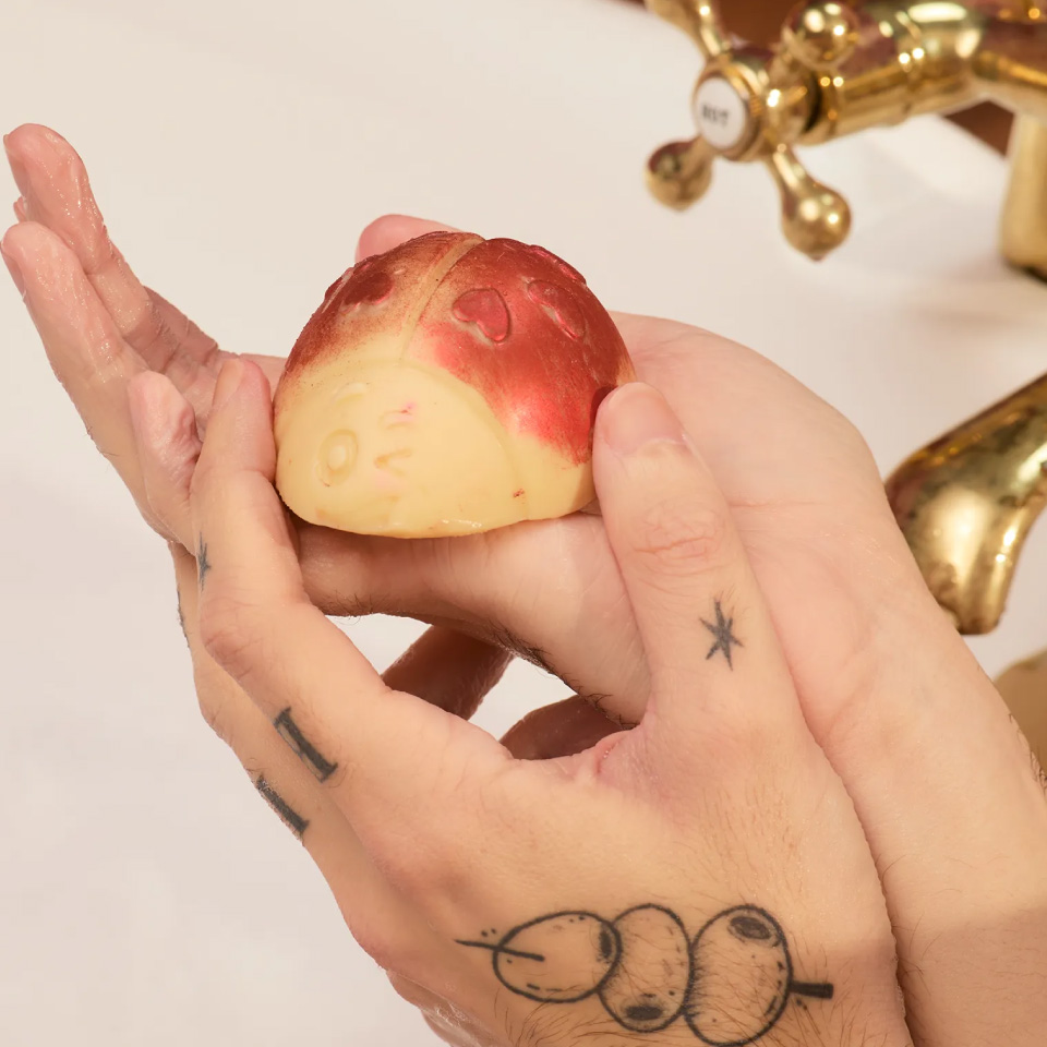 LUSH ラッシュ カインド オブ ラブ ギフト バレンタイン 限定 2026 バスボム 入浴剤 かわいい 人気 ヴィーガン コスメ ラッシュ 公式 | LUSH | 03