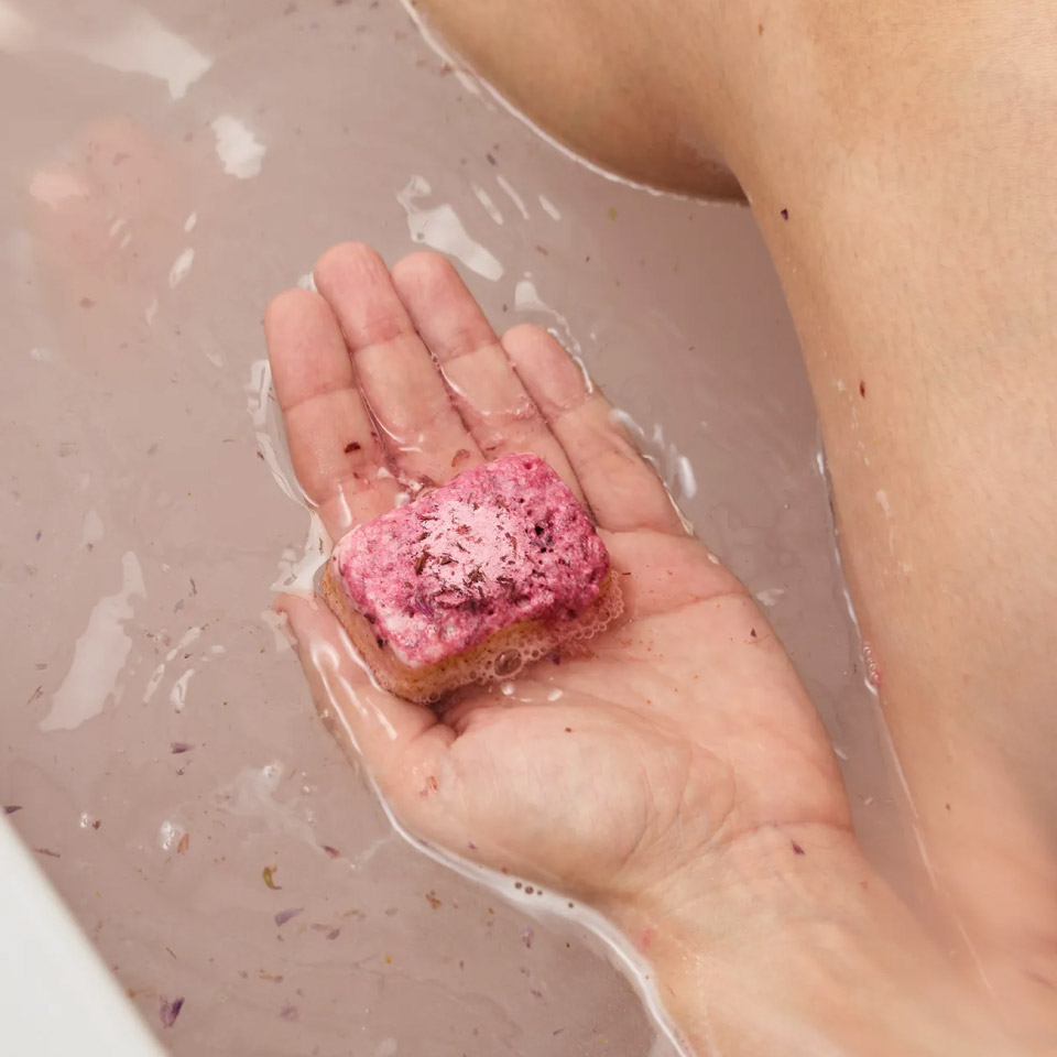 母の日 プレゼント LUSH フルーツパイ ボディスクラブ  2026 限定 ボディケア マッサージ チェリー カカオバター ヴィーガン 自然派 コスメ ラッシュ 公式 | LUSH | 01