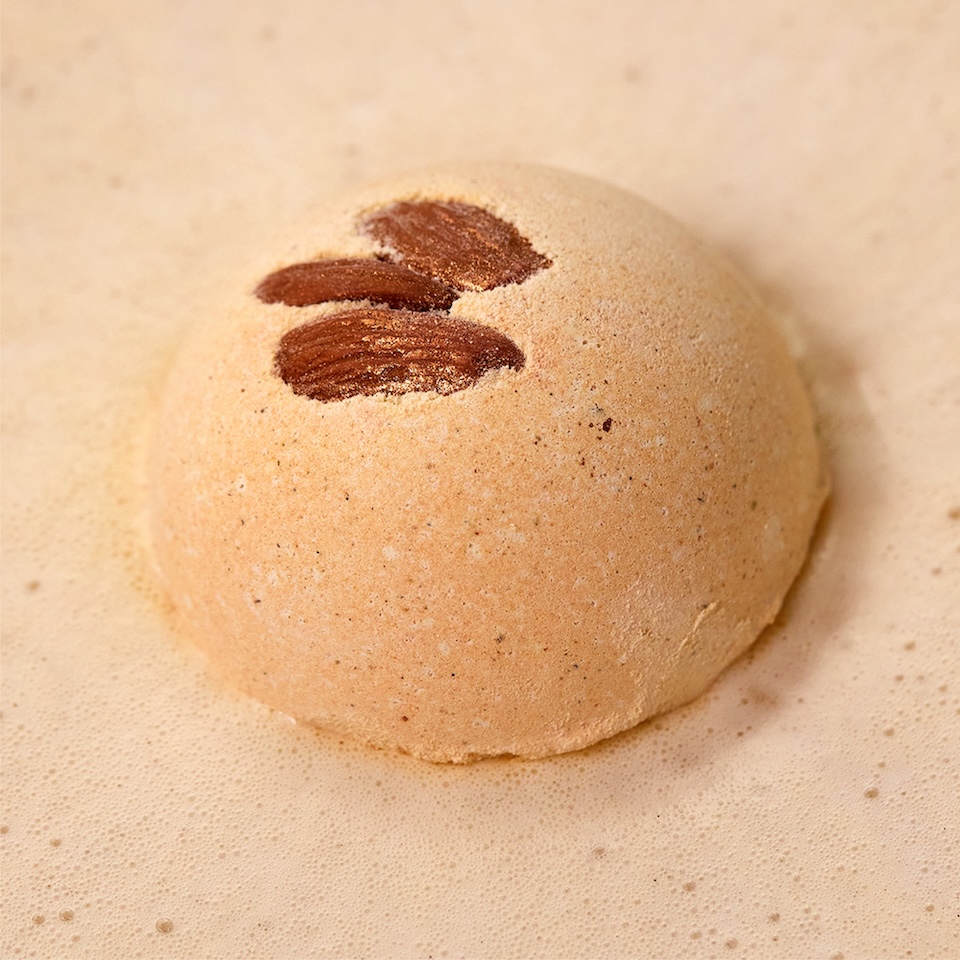 LUSH ラッシュ 公式 スーパーミルキー バスボム 入浴剤 泡風呂