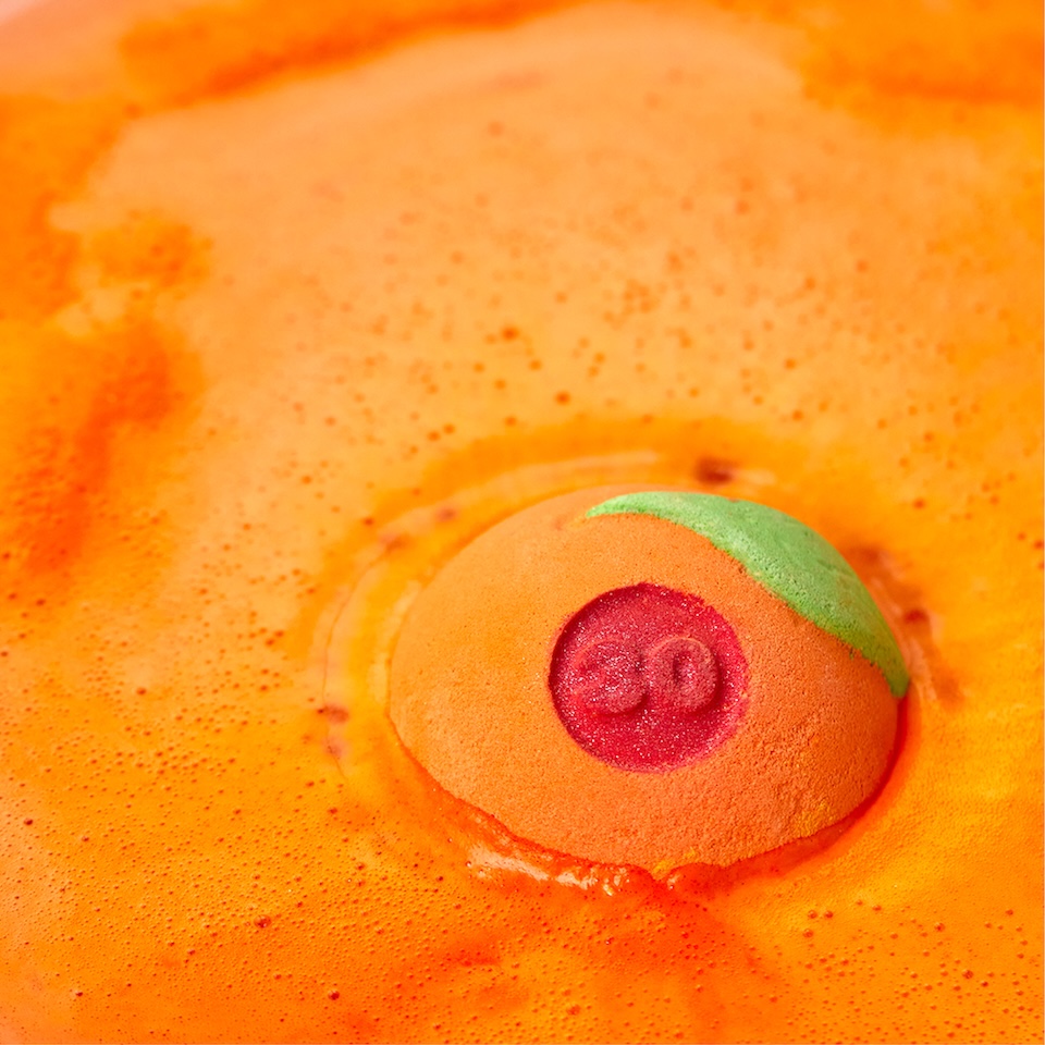 LUSH（ラッシュ） ウィ プット ザ ホール フルーツイン バスボム 入浴