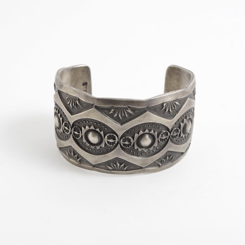 INDIAN JEWELRY インディアンジュエリー Navajo Stampwork Widebangle TYPE-A Jerald Tahe ナバホ スタンプワーク ワイドバングル タイプA ジェラルド・タへ作の画像