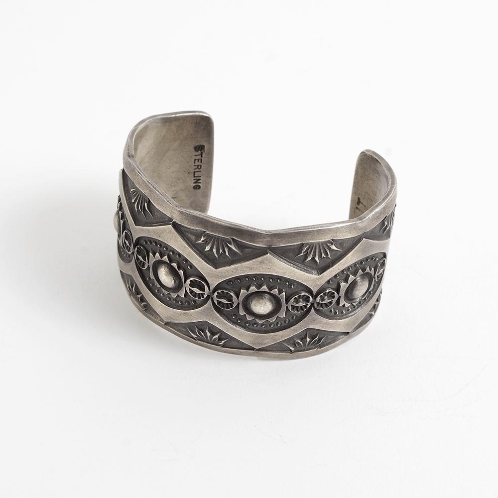 INDIAN JEWELRY インディアンジュエリー Navajo Stampwork Widebangle TYPE-A Jerald Tahe ナバホ スタンプワーク ワイドバングル タイプA ジェラルド・タへ作の画像
