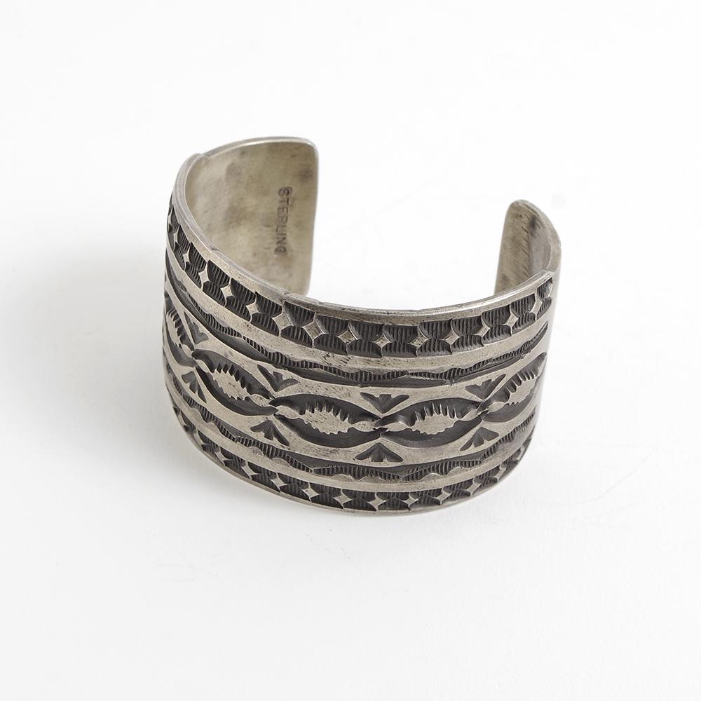 INDIAN JEWELRY インディアンジュエリー Navajo Stampwork Widebangle TYPE-B Jerald Tahe ナバホ スタンプワーク ワイドバングル タイプB ジェラルド・タへ作の画像