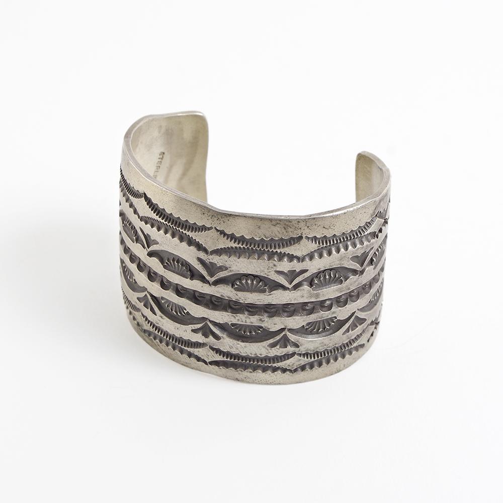 INDIAN JEWELRY インディアンジュエリー Navajo Stampwork Widebangle TYPE-C Jerald Tahe ナバホ スタンプワーク ワイドバングル タイプC ジェラルド・タへ作の画像