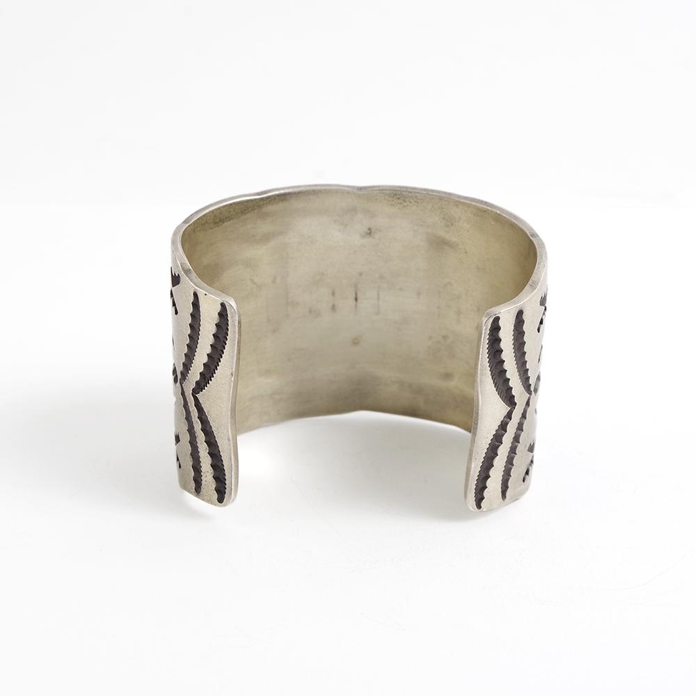 INDIAN JEWELRY インディアンジュエリー Navajo Stampwork Widebangle TYPE-C Jerald Tahe ナバホ スタンプワーク ワイドバングル タイプC ジェラルド・タへ作の画像