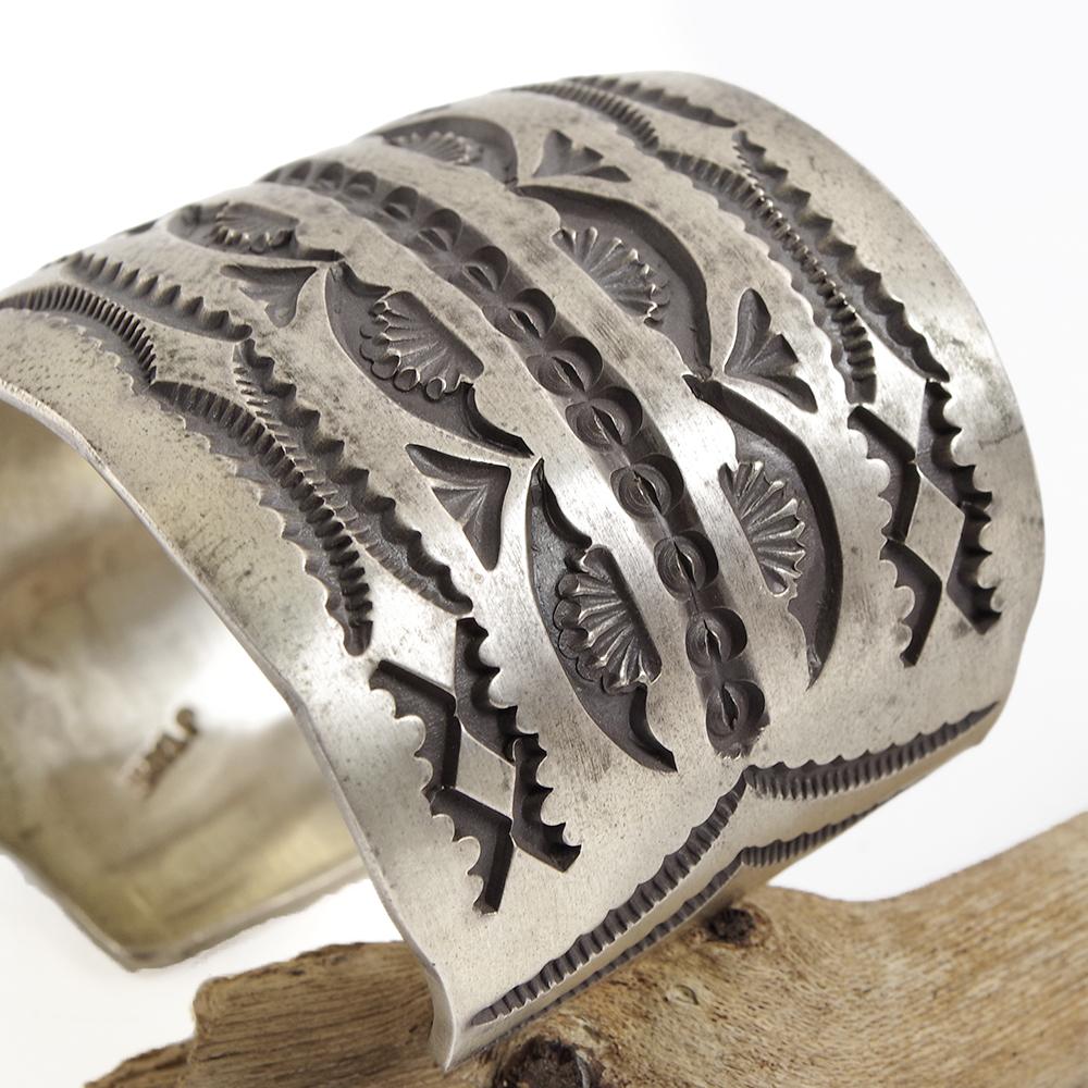 INDIAN JEWELRY インディアンジュエリー Navajo Stampwork Widebangle TYPE-C Jerald Tahe ナバホ スタンプワーク ワイドバングル タイプC ジェラルド・タへ作の画像