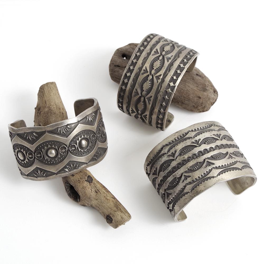 INDIAN JEWELRY インディアンジュエリー Navajo Stampwork Widebangle TYPE-C Jerald Tahe ナバホ スタンプワーク ワイドバングル タイプC ジェラルド・タへ作の画像