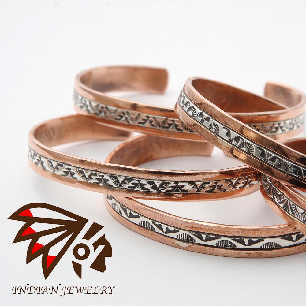 Navajo Wylie Secatero スタンプワーク トライアングバングル