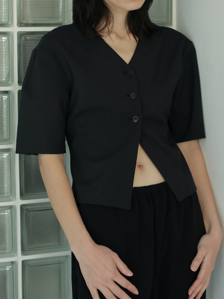 anuke　Vneck Compact Shirts anuke アンヌーク Vneck Compact Shirts｜BORN FREE ONLINE SHOP