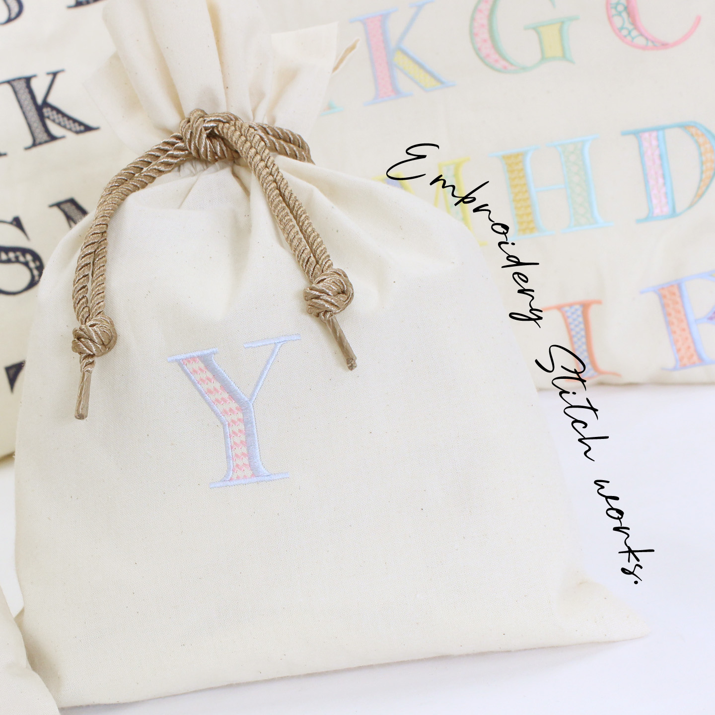 カラフルな糸で表現しゃれたオシャレなステッチワークが高見え