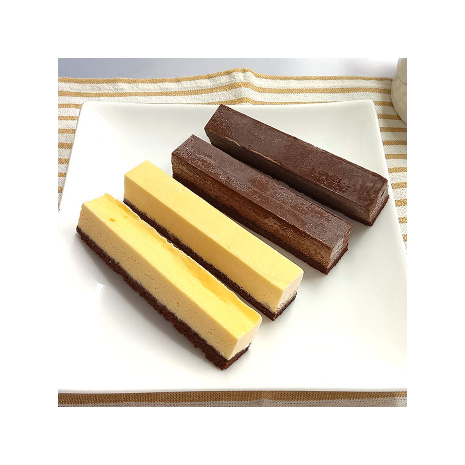 スティックチーズケーキセット(プレーン・ショコラ各4本) (v26)×1個 冷凍 チョコレート バレンタイン ケーキ 焼菓子 人気