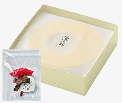 母の日 カーネーション付き ギフト 治一郎 バームクーヘン 4cm 1個×1個 プリザ 2026 焼菓子 紙袋付き 花はイメージ図です