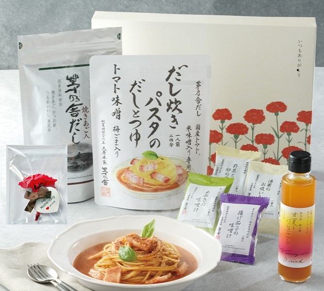 母の日 ギフト カーネーション付き 茅乃舎 オリジナルギフト×1個 出汁セット  2026 ショッパー付き プリザ 花はイメージ図です